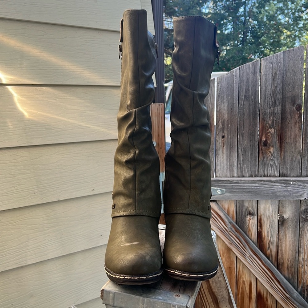 Like new tall boots worn twice